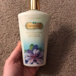 Victoria secret aqua kiss lotion